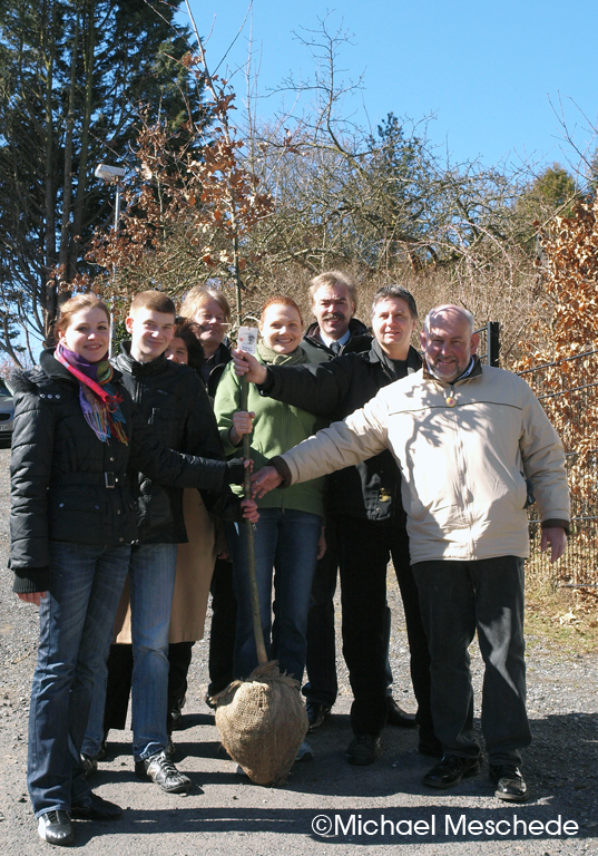Pflanzaktion der Kaufunger Grünen zum Projekt Junge Riesen