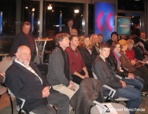 Publikum beim Stadtgespräch in Hess. Lichtenau und Nicole Maisch